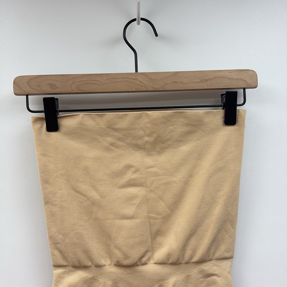 Assets by Spanx Remarkable Results High Rise Mid-Thigh Shapewear Shorts Large - Picture 4 of 8